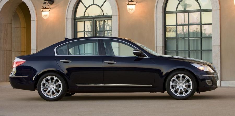  Hyundai Genesis Sedan 2009 года  (фото 10 из 47)